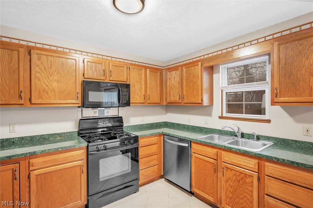 1344 Bennett Road Madison, OH 44057 - Photo 8 of 30 Eat in Kitchen