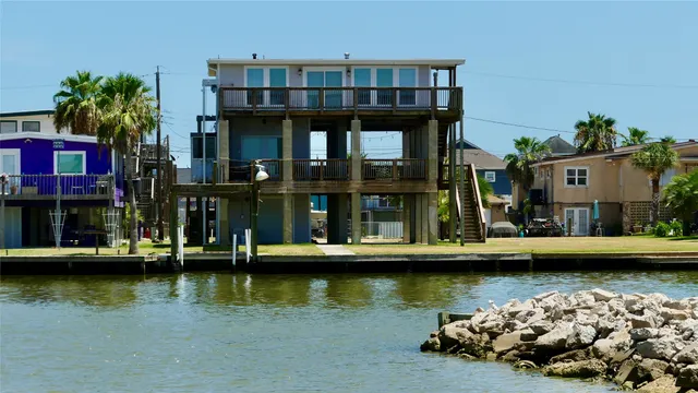 $3,800 | 58 Lakeside Drive, Hitchcock, TX 77563