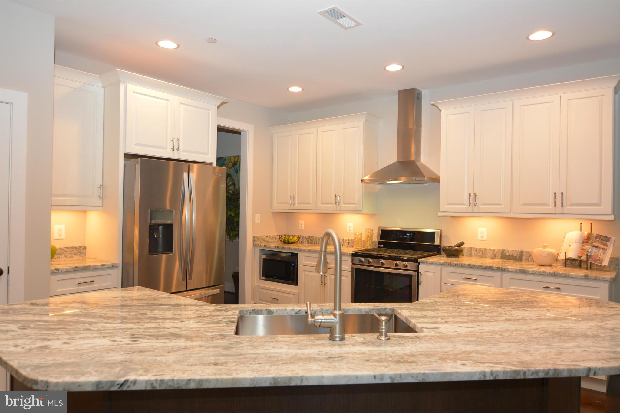 7697 Paradise Beach Road Pasadena, MD 21122 - Photo 8 of 30 Kitchen