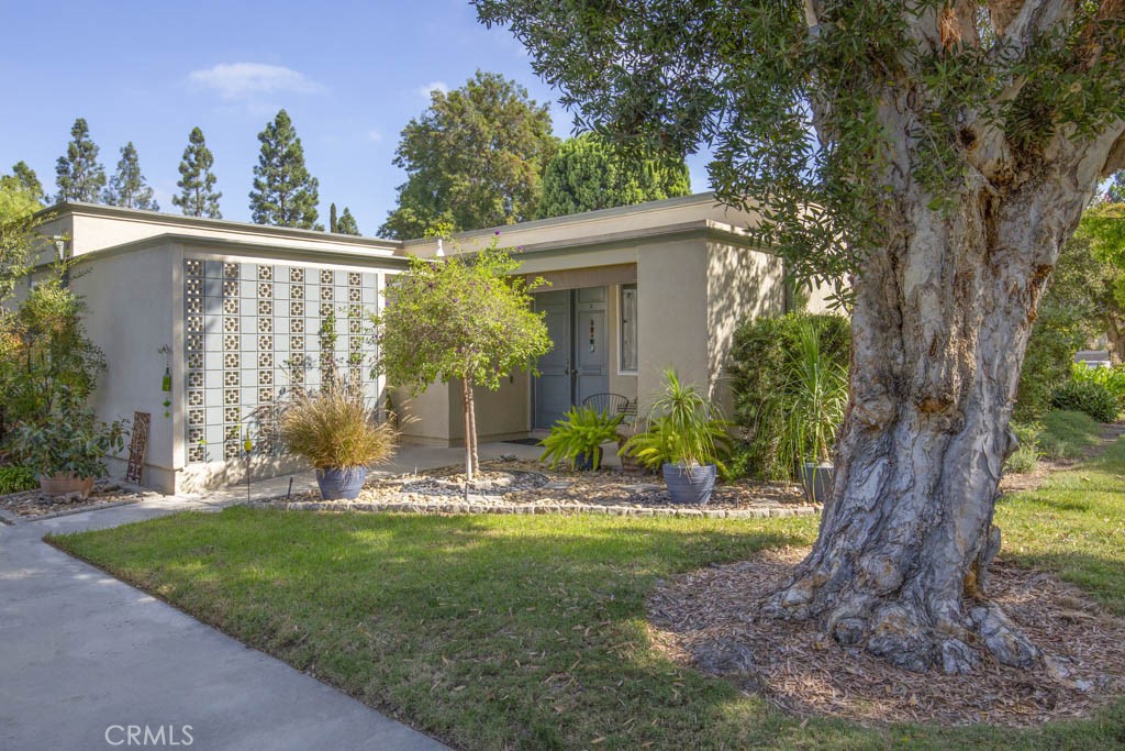 Welcome to 111-A Via Estrada - a lovely single-level, end-unit, two-bedroom, one-bath Barcelona residence in the Laguna Woods senior community. Located in a quiet corner of the cul-de-sac far from busy roads and noisy highways. Beautiful landscaping adds to the property's curb appeal.