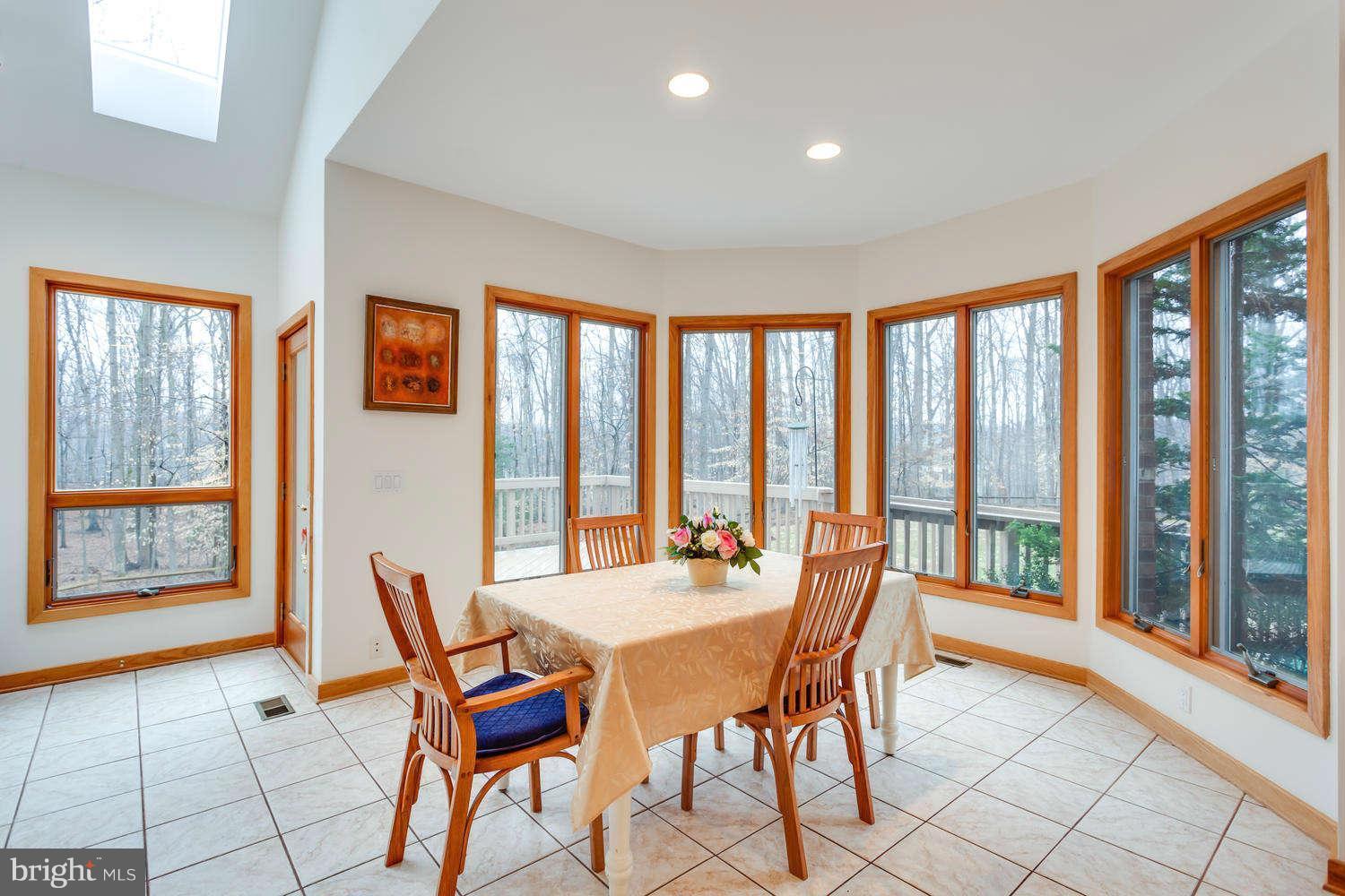 260 Springvale Road Great Falls, VA 22066 - Photo 11 of 30 Kitchen Eating Area