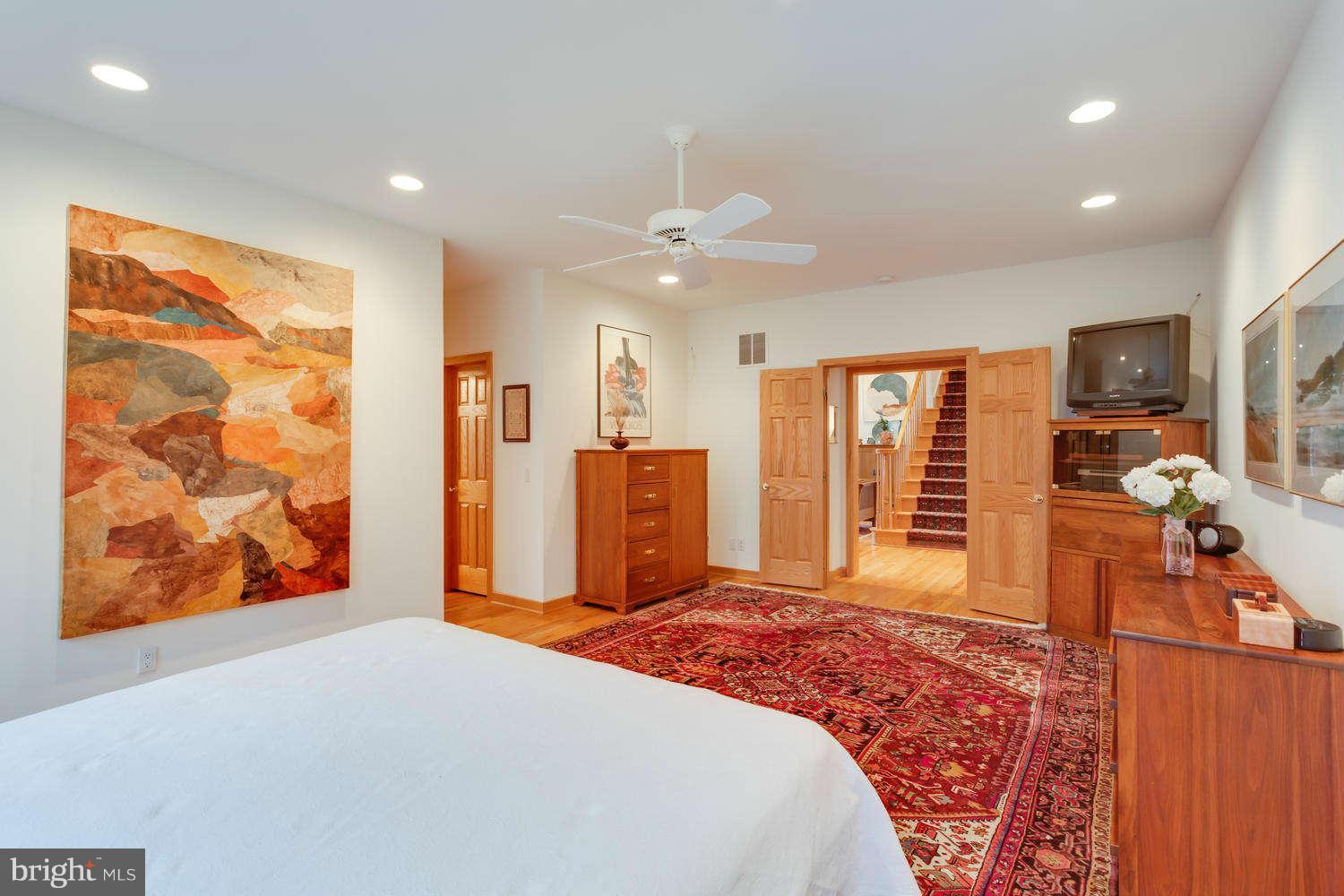 260 Springvale Road Great Falls, VA 22066 - Photo 17 of 30 Bedroom (Master)
