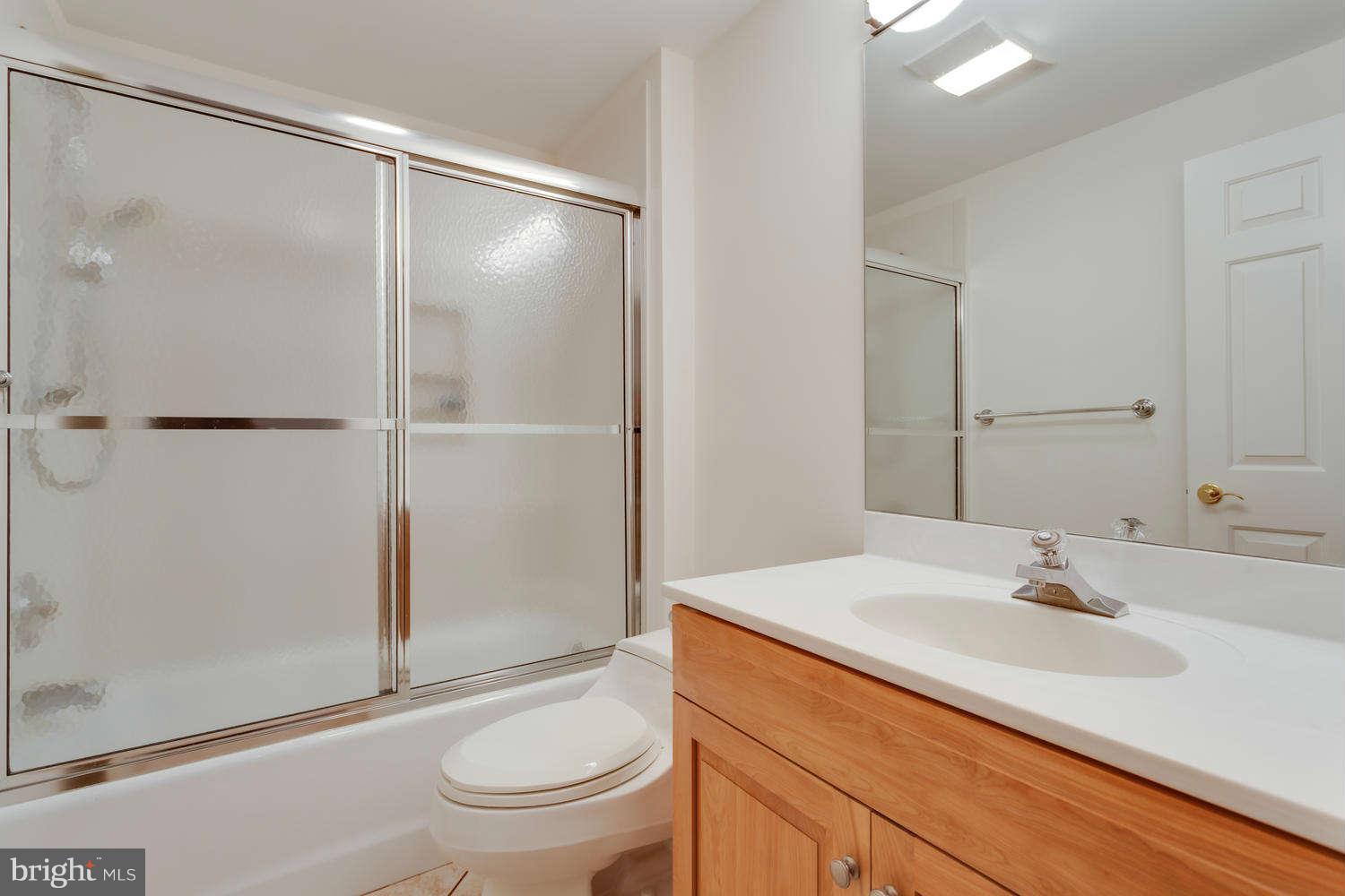 260 Springvale Road Great Falls, VA 22066 - Photo 28 of 30 Bath Four