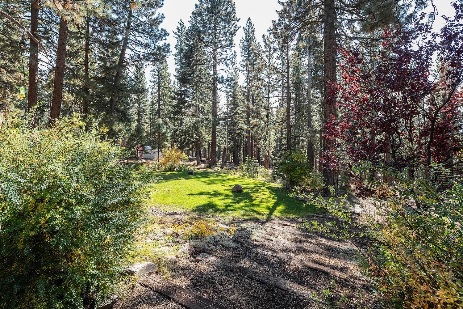 12095 Rainbow Drive Truckee, CA 96161 - Photo 20 of 21 a view of outdoor space