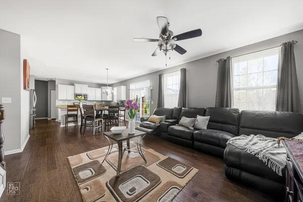 $3,550 | 34040 North Jenna Lane, Gurnee, IL 60031