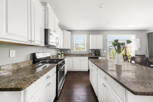 $3,550 | 34040 North Jenna Lane, Gurnee, IL 60031