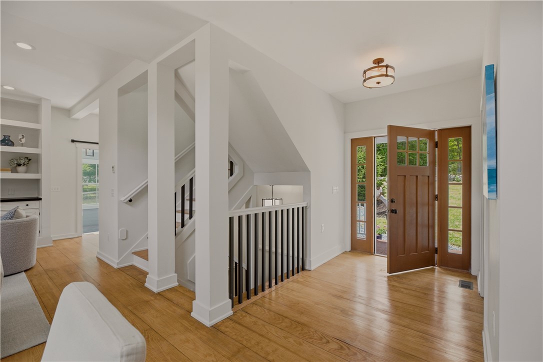 26 Old Stone Church Road Little Compton, RI 02837 - Photo 5 of 49 Front foyer entry