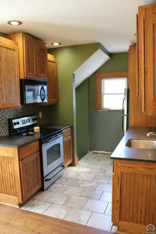 $141,500 | 216 South Cottonwood Street, Emporia, KS 66801