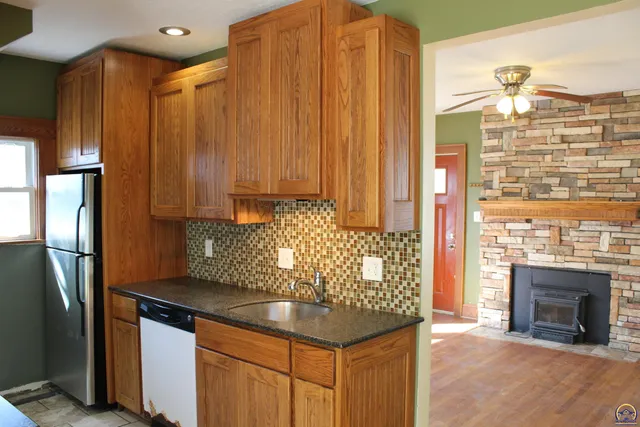 $141,500 | 216 South Cottonwood Street, Emporia, KS 66801