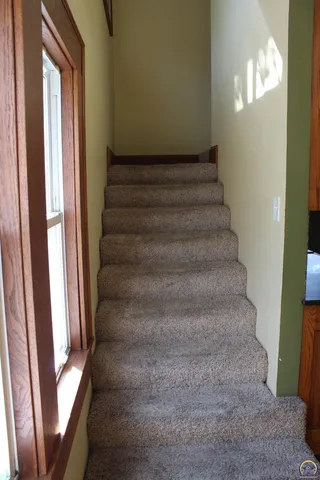 $141,500 | 216 South Cottonwood Street, Emporia, KS 66801