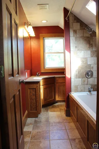 $141,500 | 216 South Cottonwood Street, Emporia, KS 66801