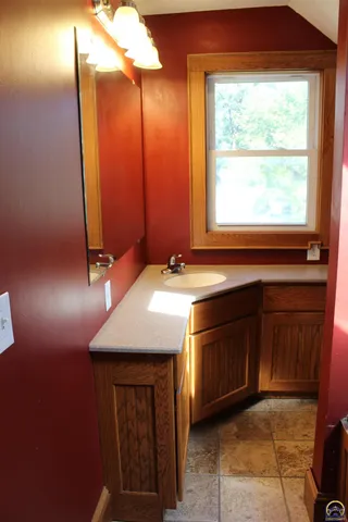 $141,500 | 216 South Cottonwood Street, Emporia, KS 66801