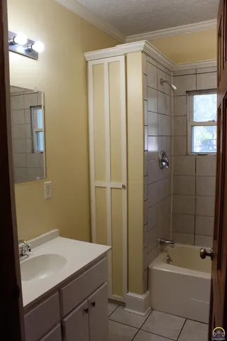 $141,500 | 216 South Cottonwood Street, Emporia, KS 66801