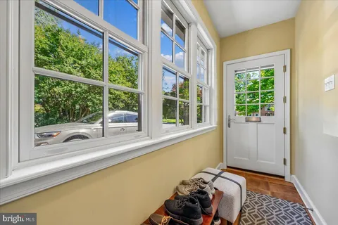 $1,490,000 | 6 Old Stage Court, Rockville, MD 20852