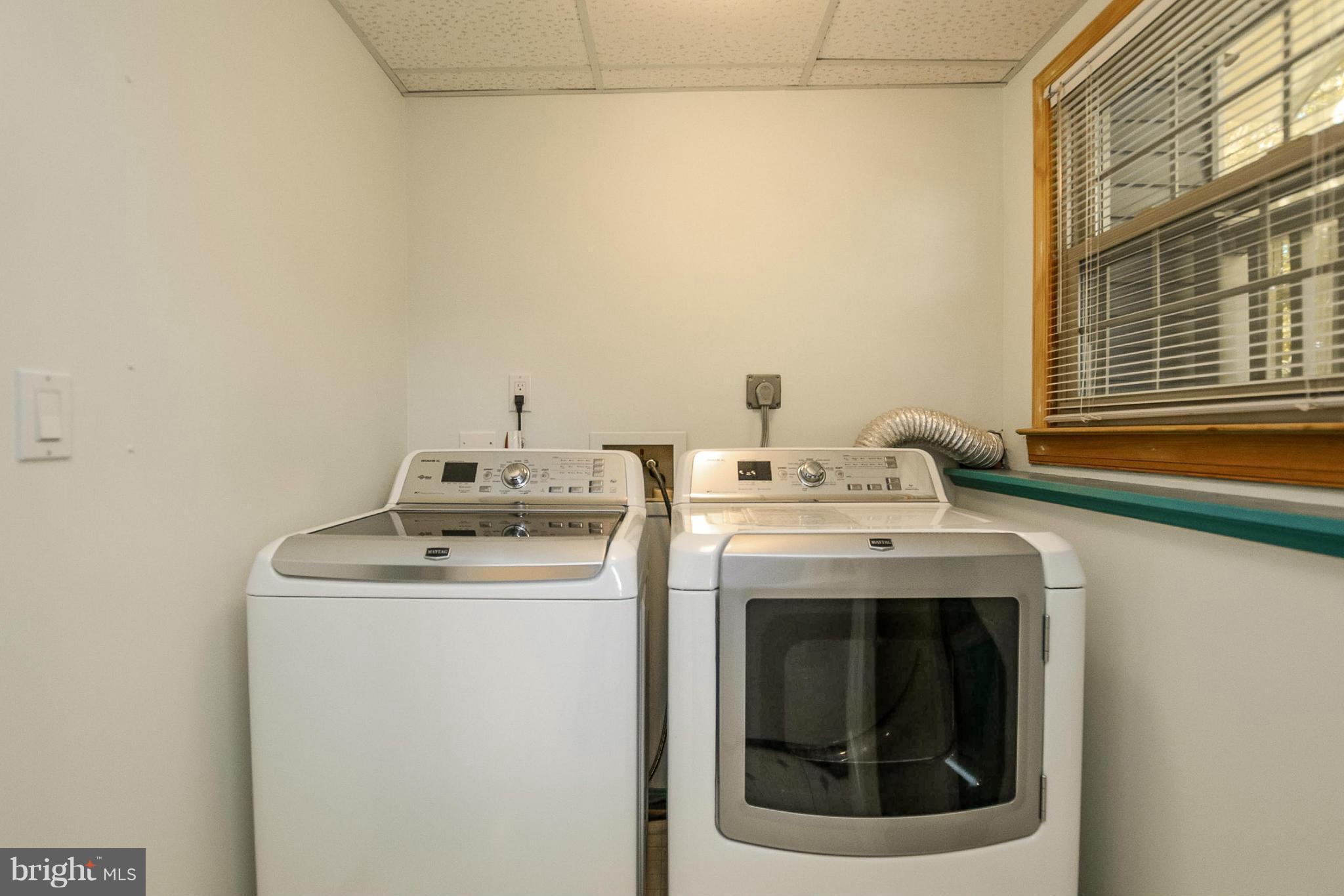 9338 Oak White Road Baltimore, MD 21236 - Photo 22 of 27 a utility room with dryer and washer