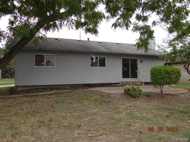 11394 Levan Road Livonia, MI 48150 - Photo 12 of 12 009.JPG