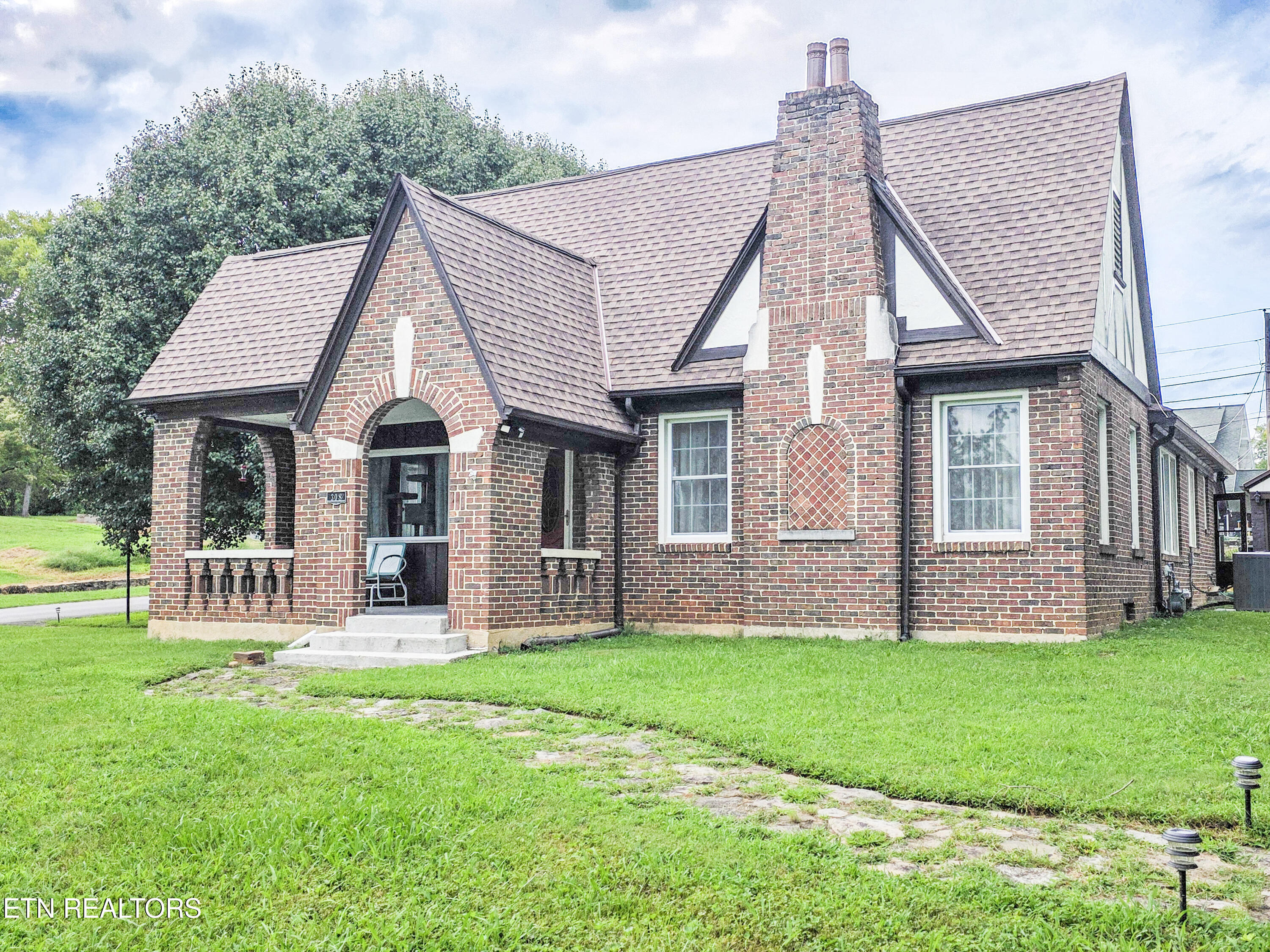 308 Clifton Heights Road Newport, TN 37821 - Photo 2 of 43 1-20260820_191555-2