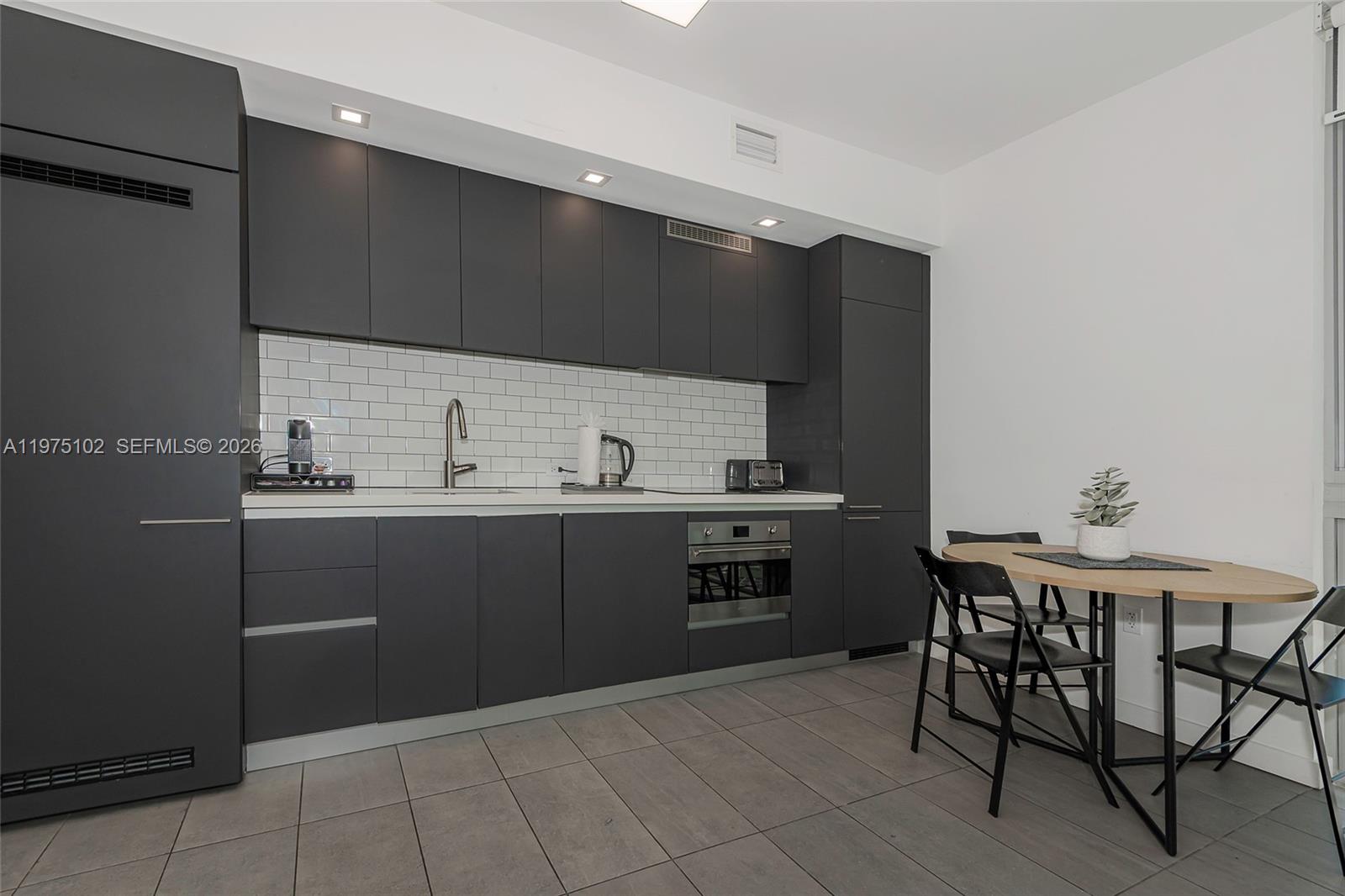 227 Northeast 2nd Street, Unit 2206 Miami, FL 33132 - Photo 24 of 34