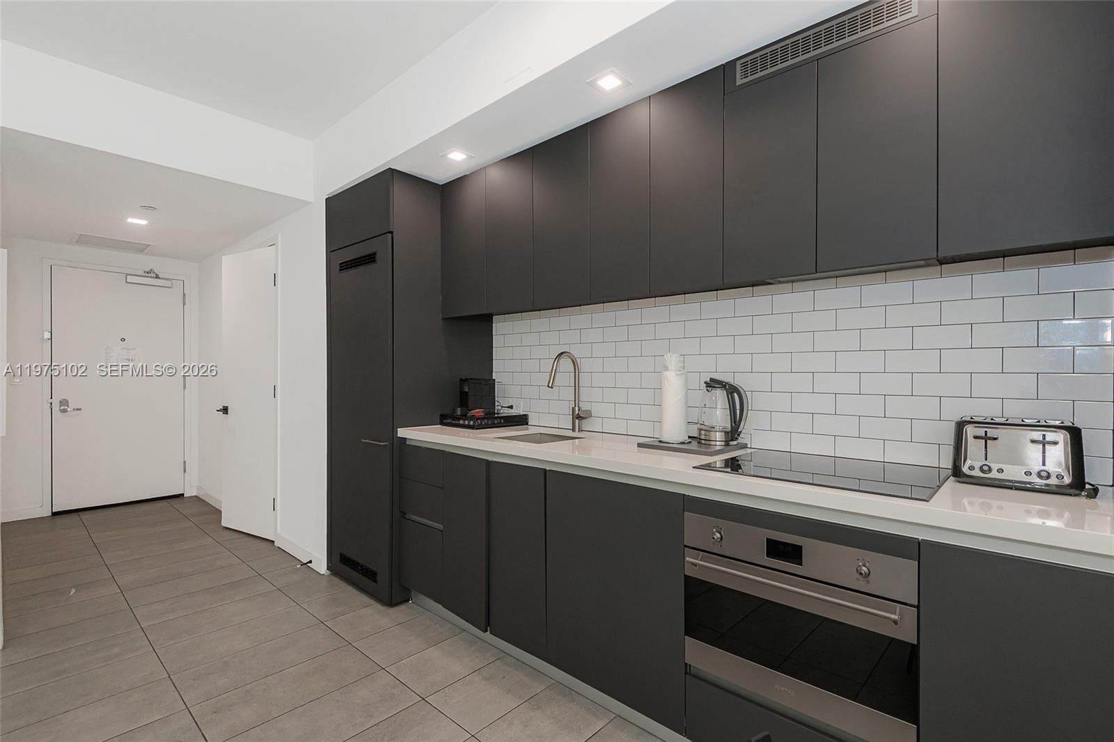 227 Northeast 2nd Street, Unit 2206 Miami, FL 33132 - Photo 31 of 34