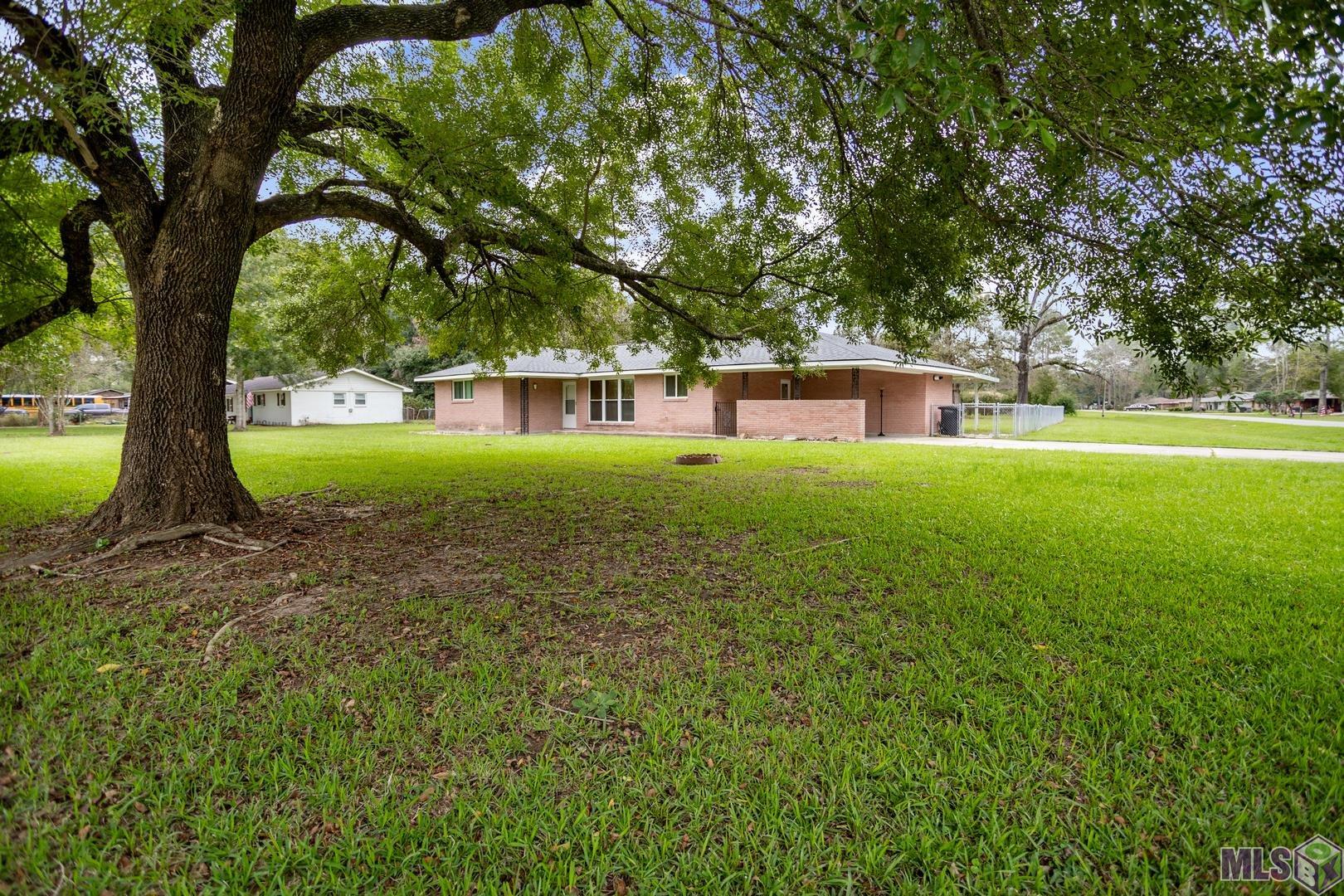 9570 Lansdowne Road Baton Rouge, LA 70818 - Photo 1 of 12