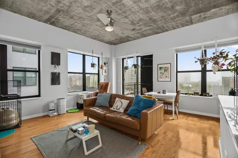 $364,900 | 1122 West Catalpa Avenue, Unit 706, Chicago, IL 60640