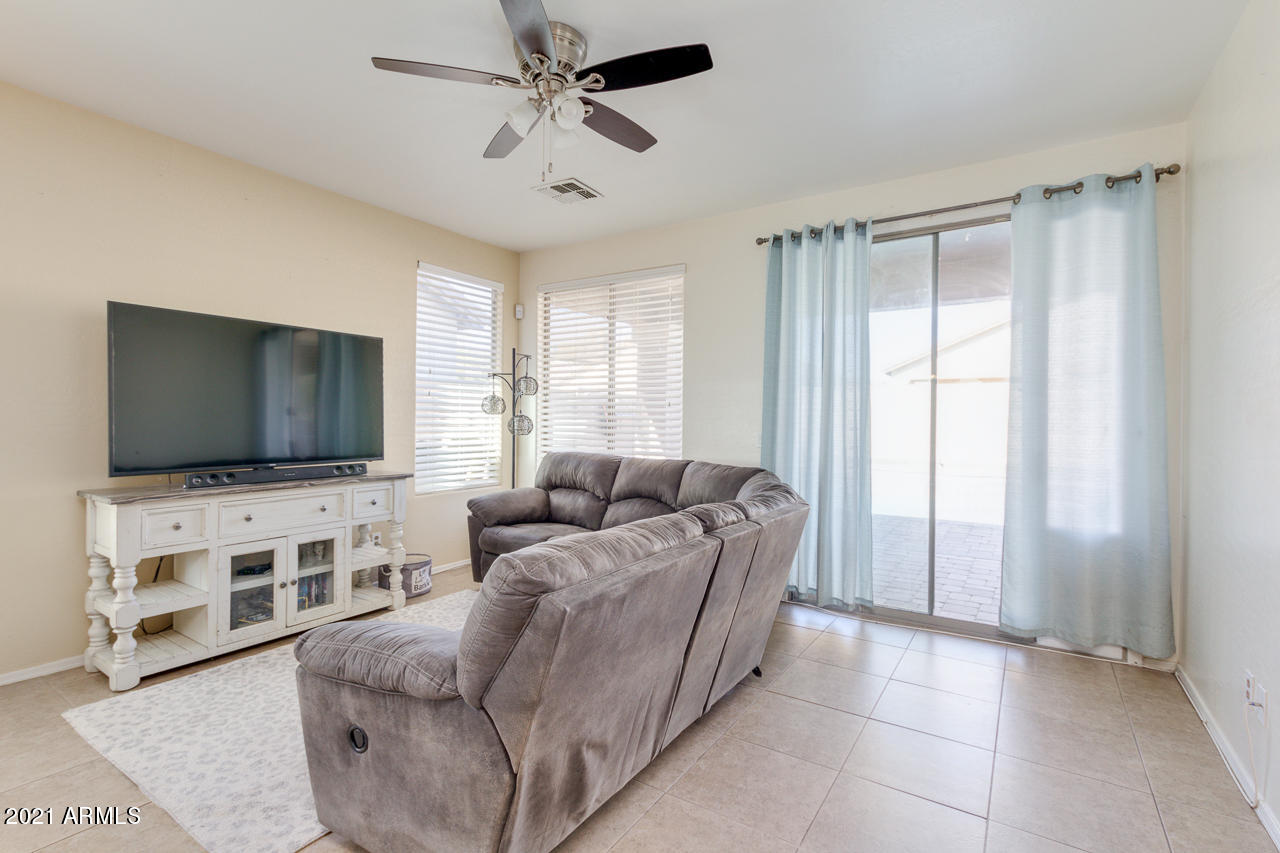 10126 West Cordes Road Tolleson, AZ 85353 - Photo 13 of 39 Family Room