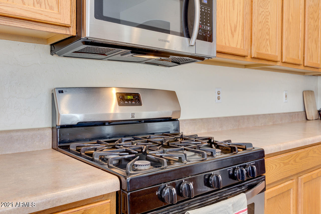10126 West Cordes Road Tolleson, AZ 85353 - Photo 21 of 39 Gas Range