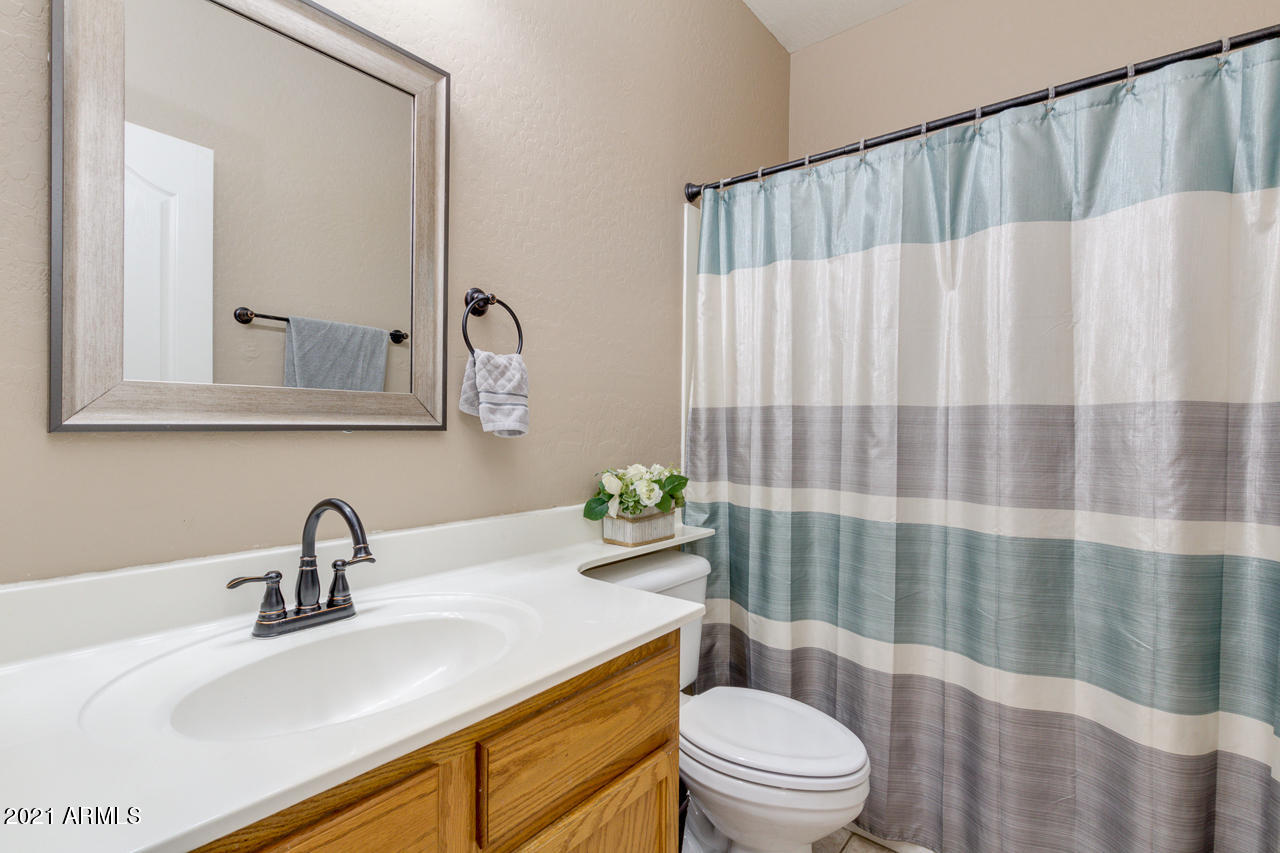 10126 West Cordes Road Tolleson, AZ 85353 - Photo 29 of 39 Hall Bathroom