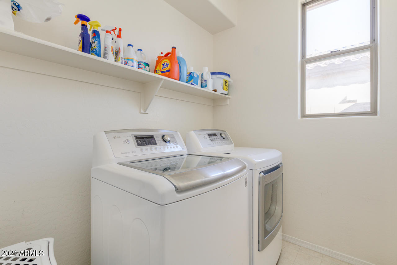 10126 West Cordes Road Tolleson, AZ 85353 - Photo 30 of 39 Walk In Laundry Room