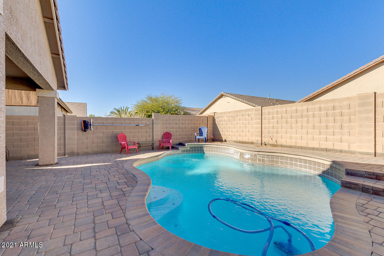 10126 West Cordes Road Tolleson, AZ 85353 - Photo 5 of 39 Summer is Coming!