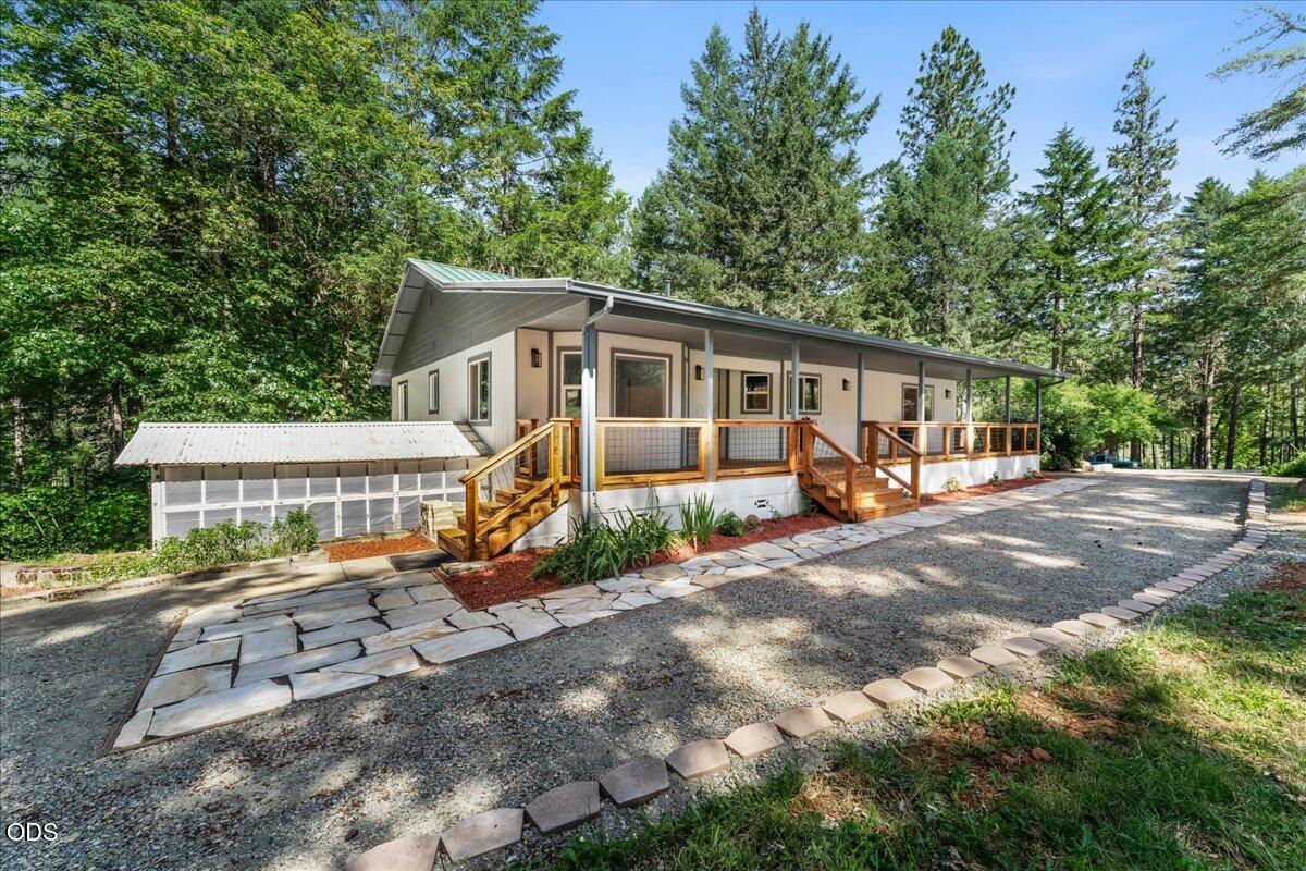 1537 Murphy Creek Road Grants Pass, OR 97527 - Photo 1 of 43