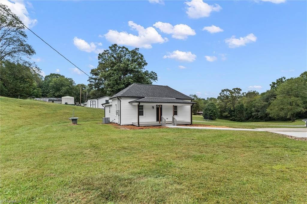 212 Bluemont Road Mount Airy, NC 27030 - Photo 3 of 22