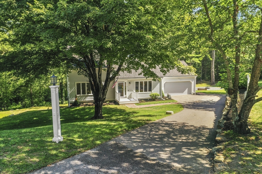 6 Barrows Road Mendon, MA 01756 - Photo 3 of 33