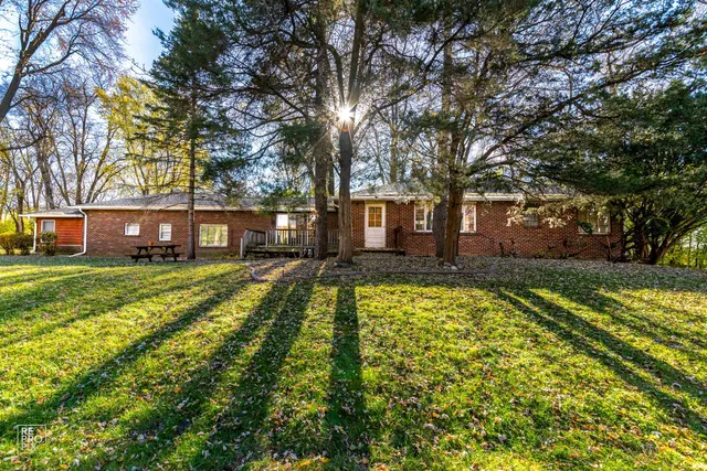 $1,350 | 32857 North Alleghany Road, Unit EAST, Grayslake, IL 60030