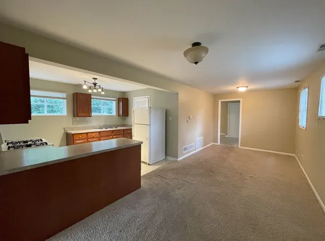 $1,350 | 32857 North Alleghany Road, Unit EAST, Grayslake, IL 60030