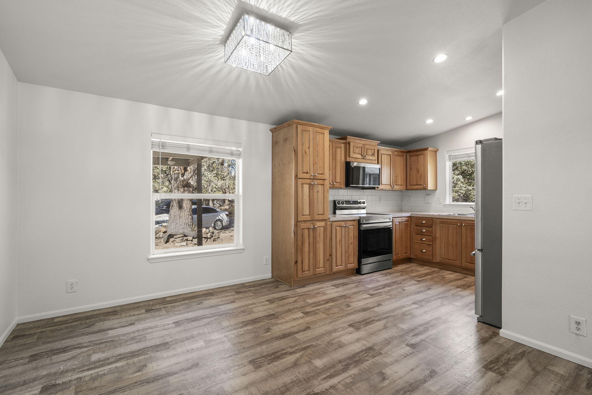 60901 Brosterhous Road, Unit 741 Bend, OR 97702 - Photo 5 of 34 Kitchen and Dining
