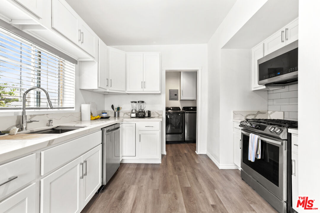 3031 Wellington Road Los Angeles, CA 90016 - Photo 3 of 16