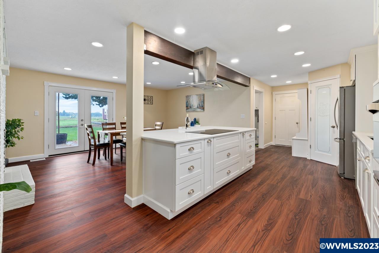 7683 Sunnyview Road Northeast Salem, OR 97305 - Photo 7 of 36 Gallery Image 7