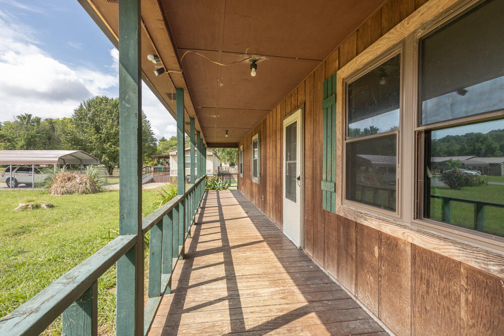 796 E Hills Rd-04