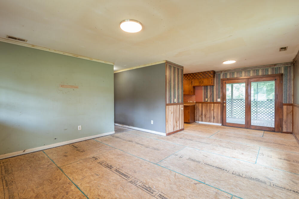 796 E Hills Rd-06