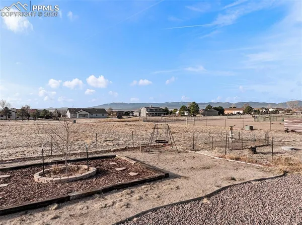 $474,900 | 1140 West Shenandoah Drive, Pueblo, CO 81007