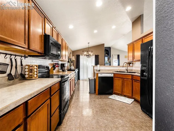 $474,900 | 1140 West Shenandoah Drive, Pueblo, CO 81007