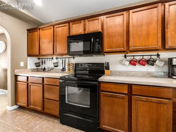 $474,900 | 1140 West Shenandoah Drive, Pueblo, CO 81007