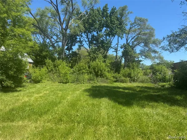 $10,000 | 17927 East 10 Mile Road, Roseville, MI 48066