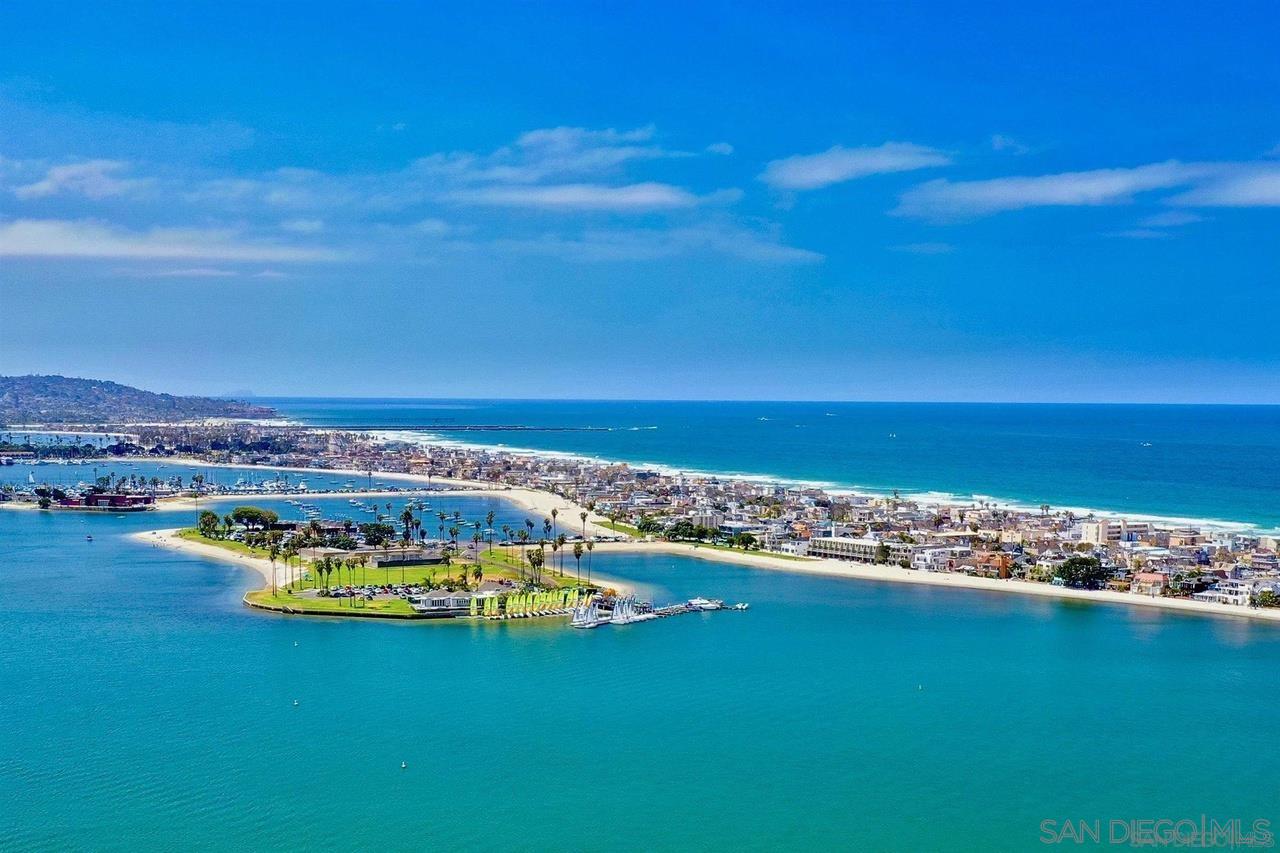 934 Reed Avenue San Diego, CA 92109 - Photo 25 of 39 a view of an ocean and beach
