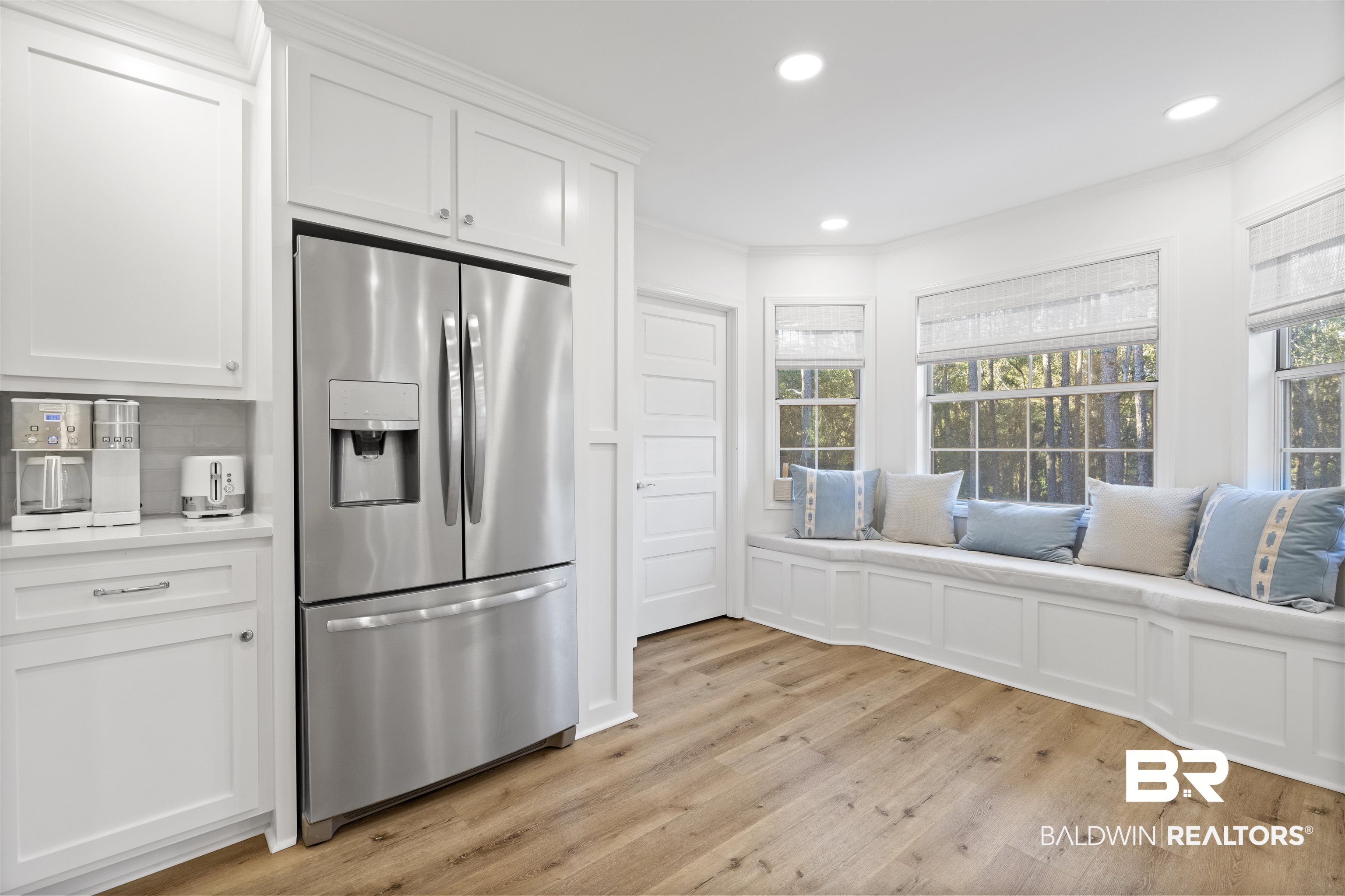 417 Patlynn Drive Fairhope, AL 36532 - Photo 11 of 29 Bay Window, Coffee Station, Fridge