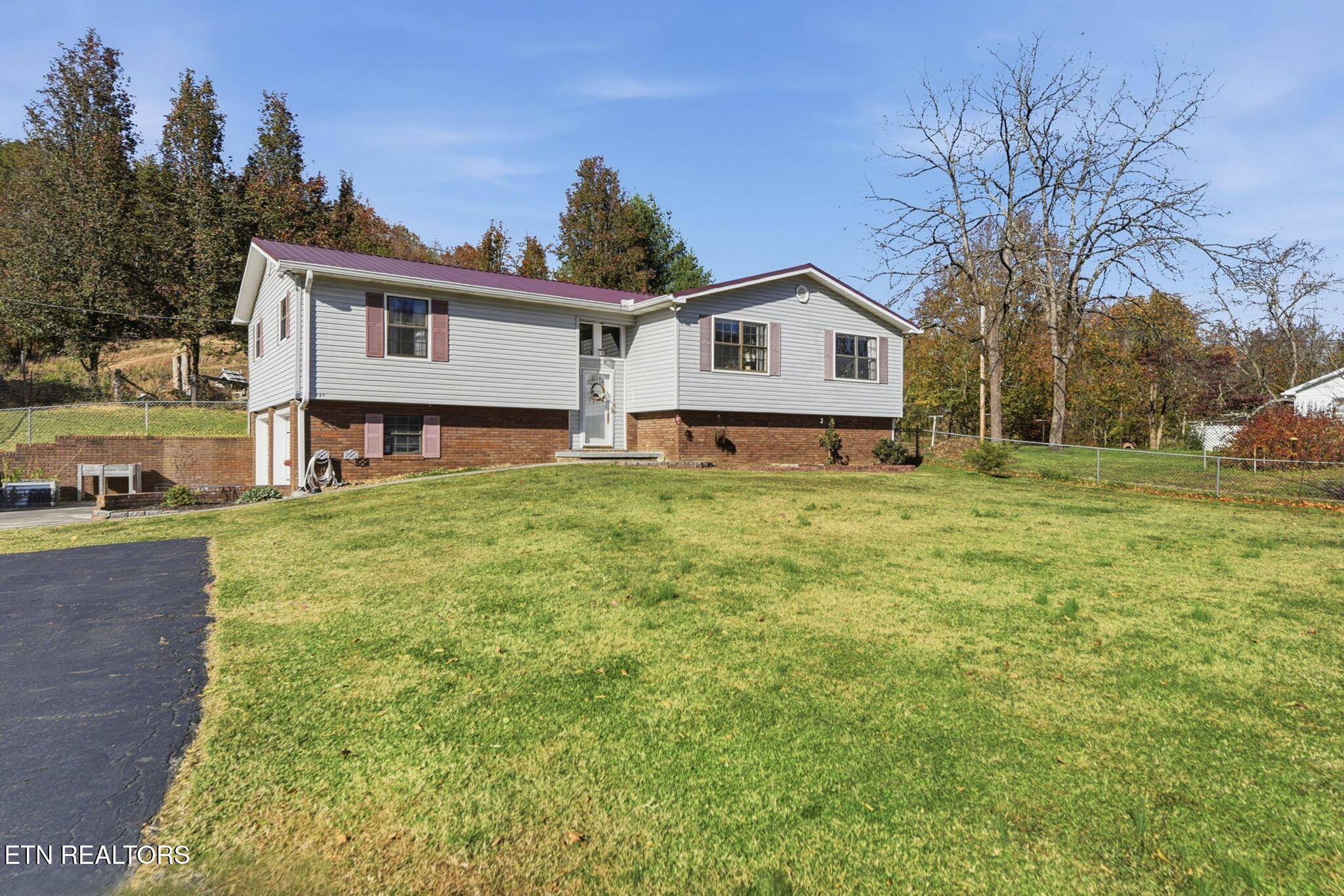 148 Batley Loop Road Clinton, TN 37716 - Photo 2 of 30 2-web-or-mls-BtlyLp148 (83)