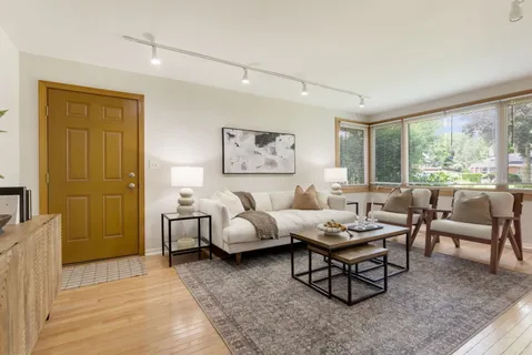 $425,000 | 810 Leamington Avenue, Wilmette, IL 60091