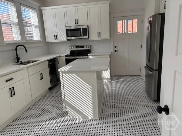 $2,500 | 1014 East Anderson Street, Savannah, GA 31401
