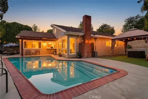 $949,999 | 23943 Vía Flamenco, Valencia, CA 91355